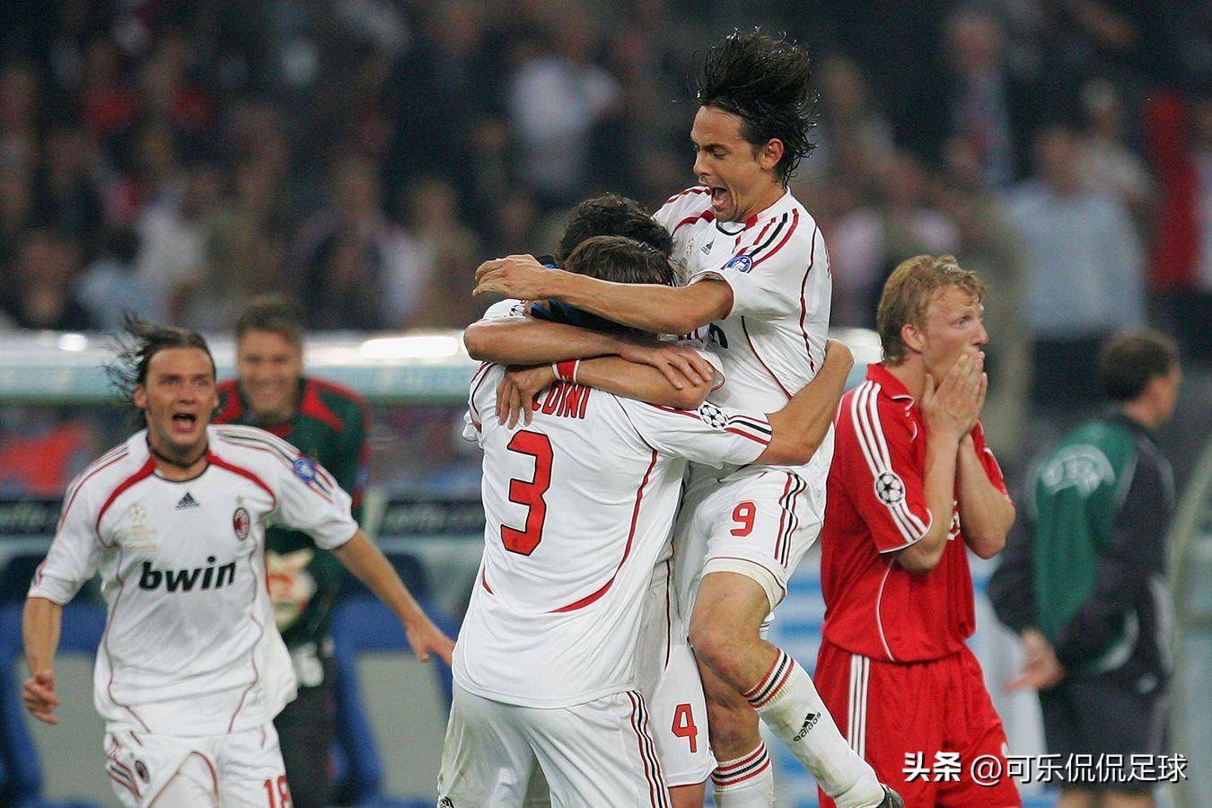 AC米兰后卫关键封堵,助球队赢得关键胜利 AC米兰后卫关键封堵,助球队赢得关键胜利