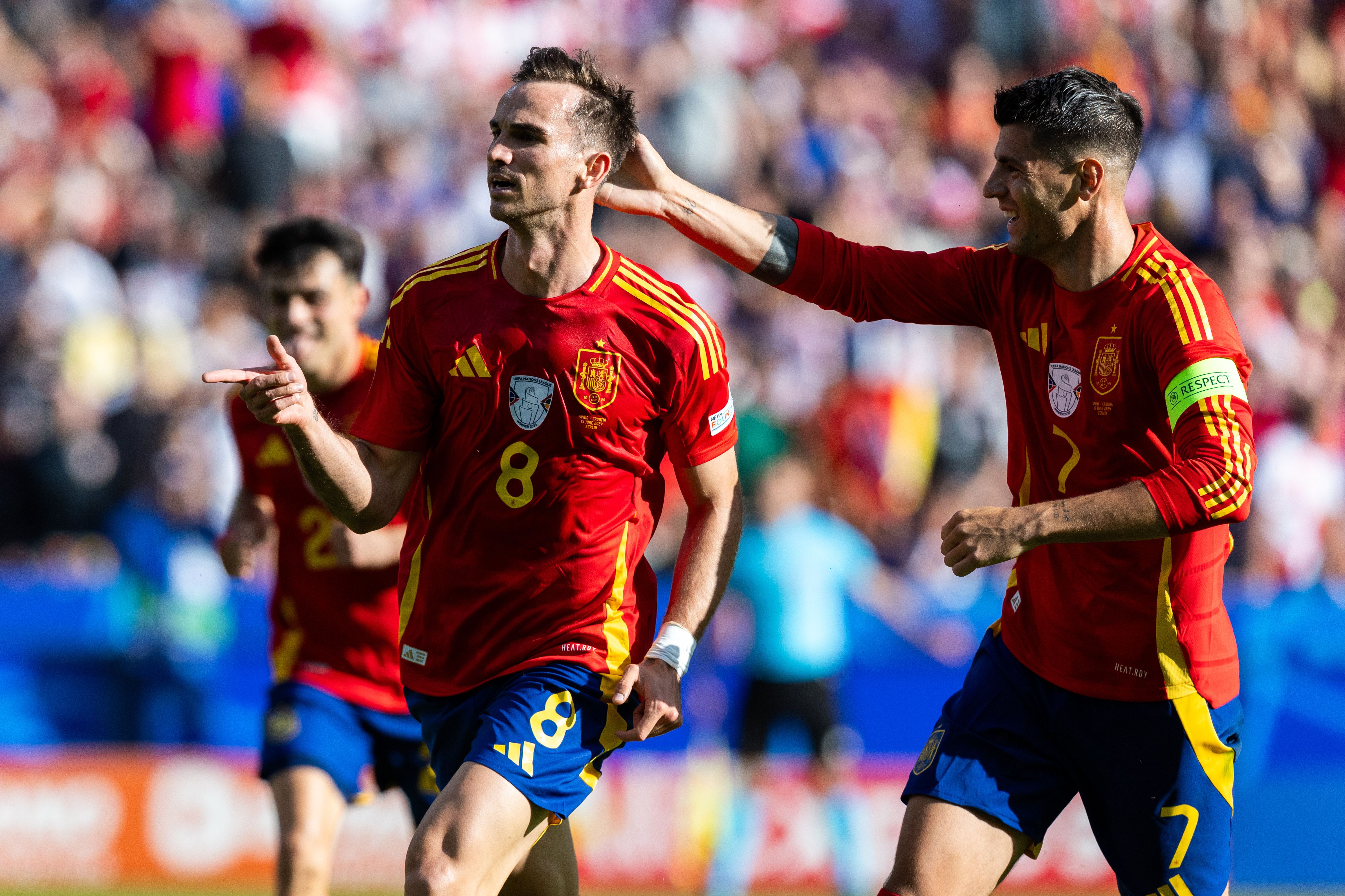 西班牙队险胜对手晋级 西班牙队险胜对手晋级