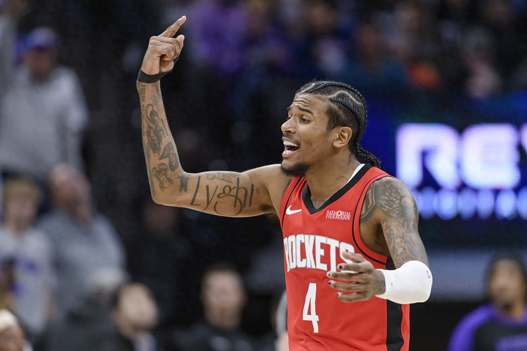 -火箭客场奇兵频出，篮网内线发威难以招架