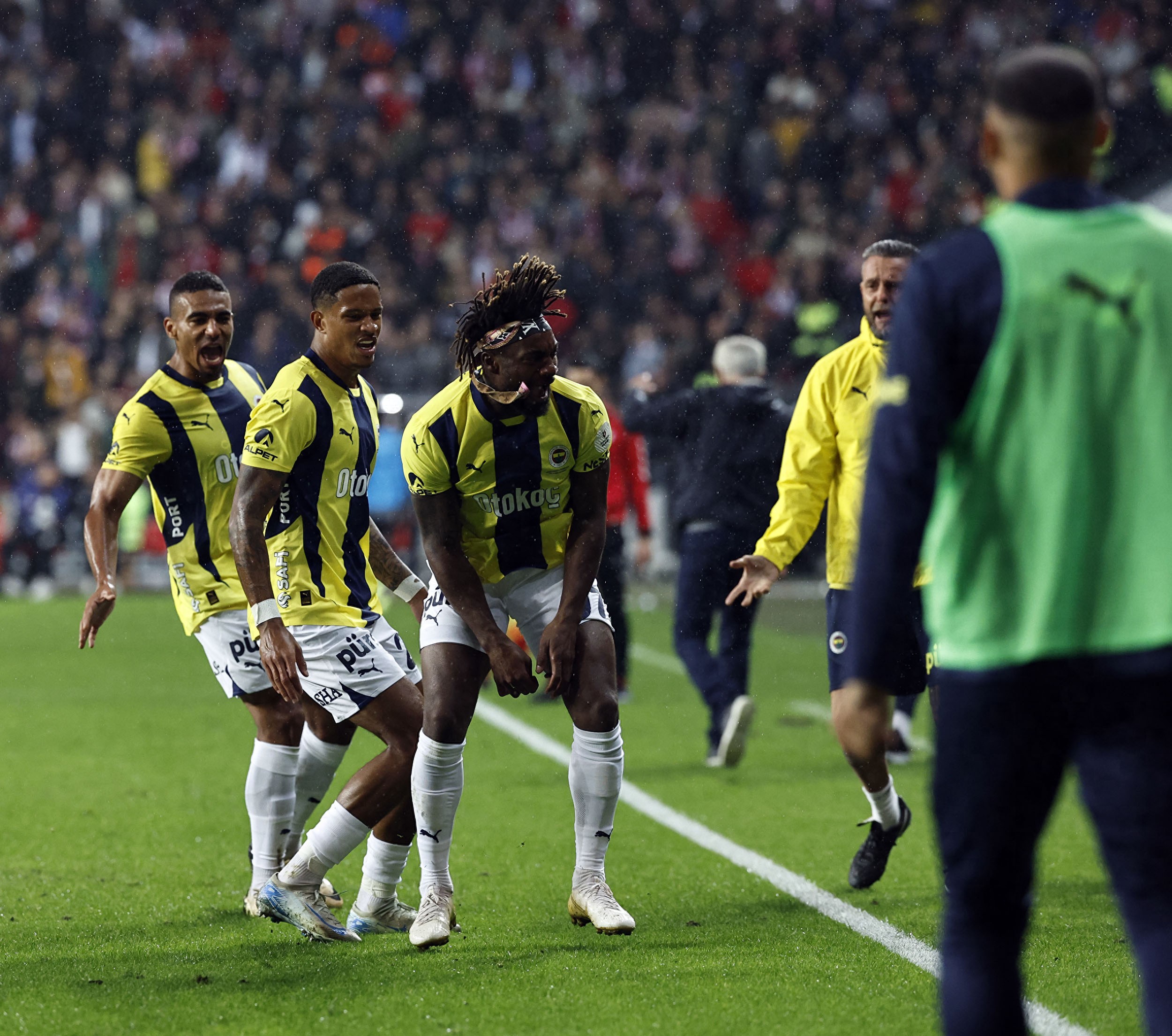 九游体育在线-里昂队主场失利，球迷纷纷表示失望