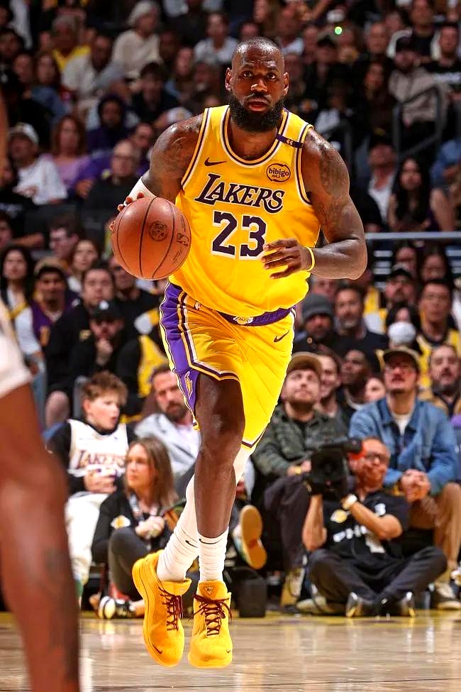 -包含爵士队主场击败对手，米切尔再次爆发的词条