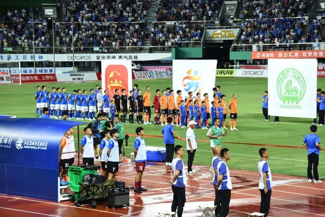 -国内足球联赛球队热血拼搏场面感人至深的简单介绍