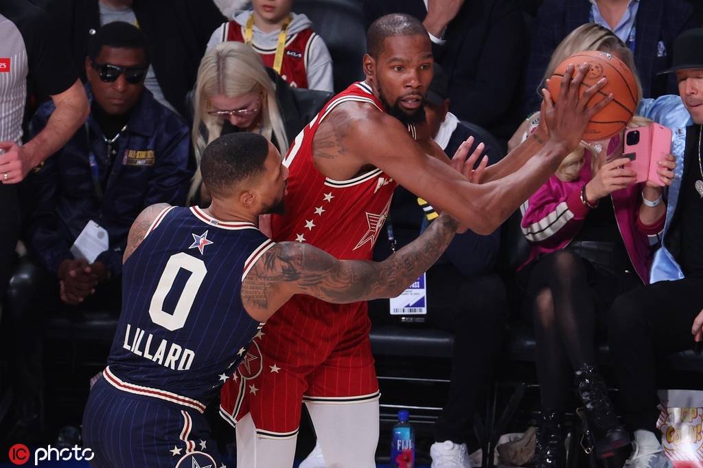 疯狂盛宴:篮球场上热血激战的简单介绍 疯狂盛宴:篮球场上热血激战的简单介绍