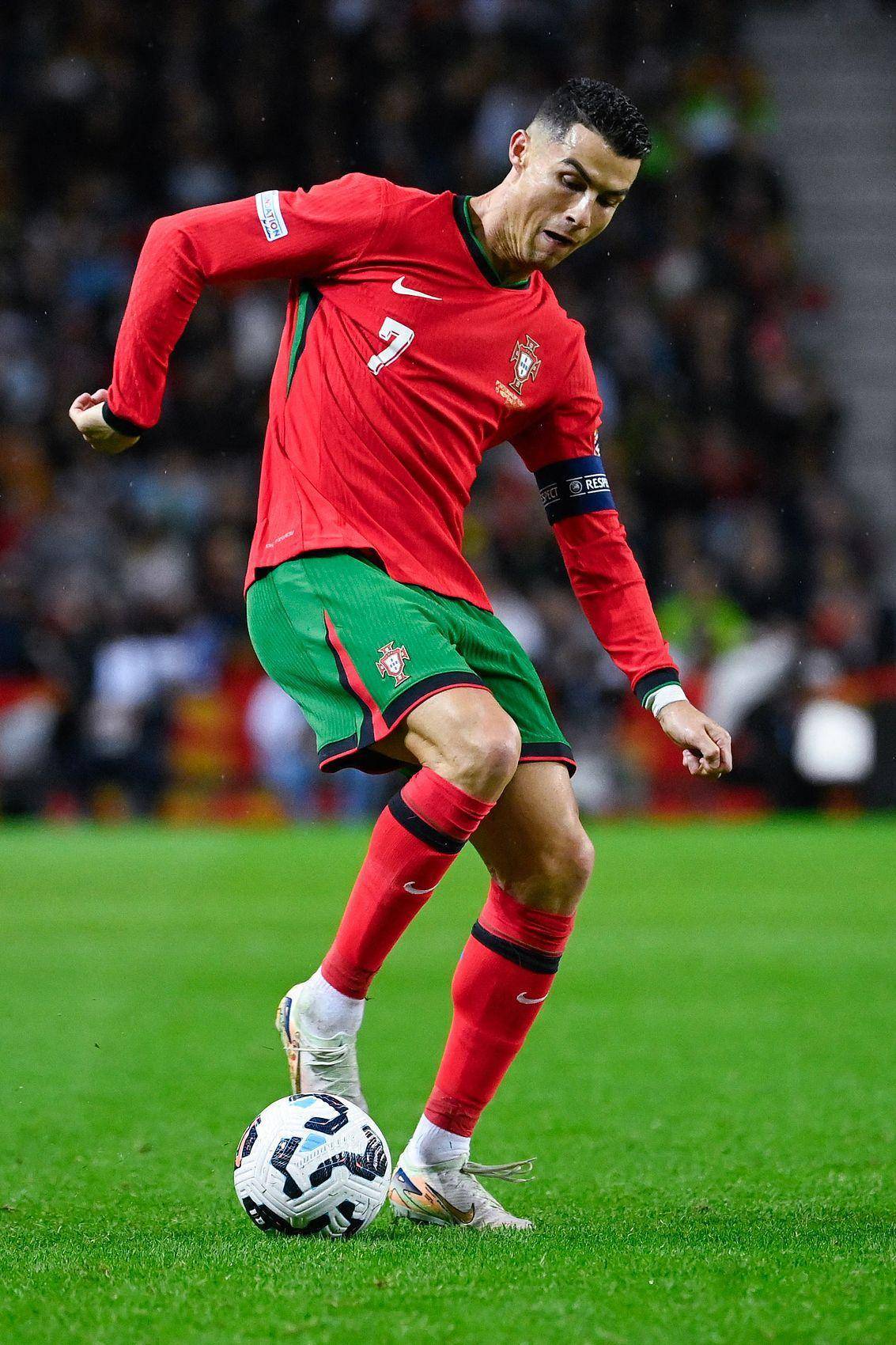 包含西班牙顶尖球队再次交锋，球员奋力拼搏的词条