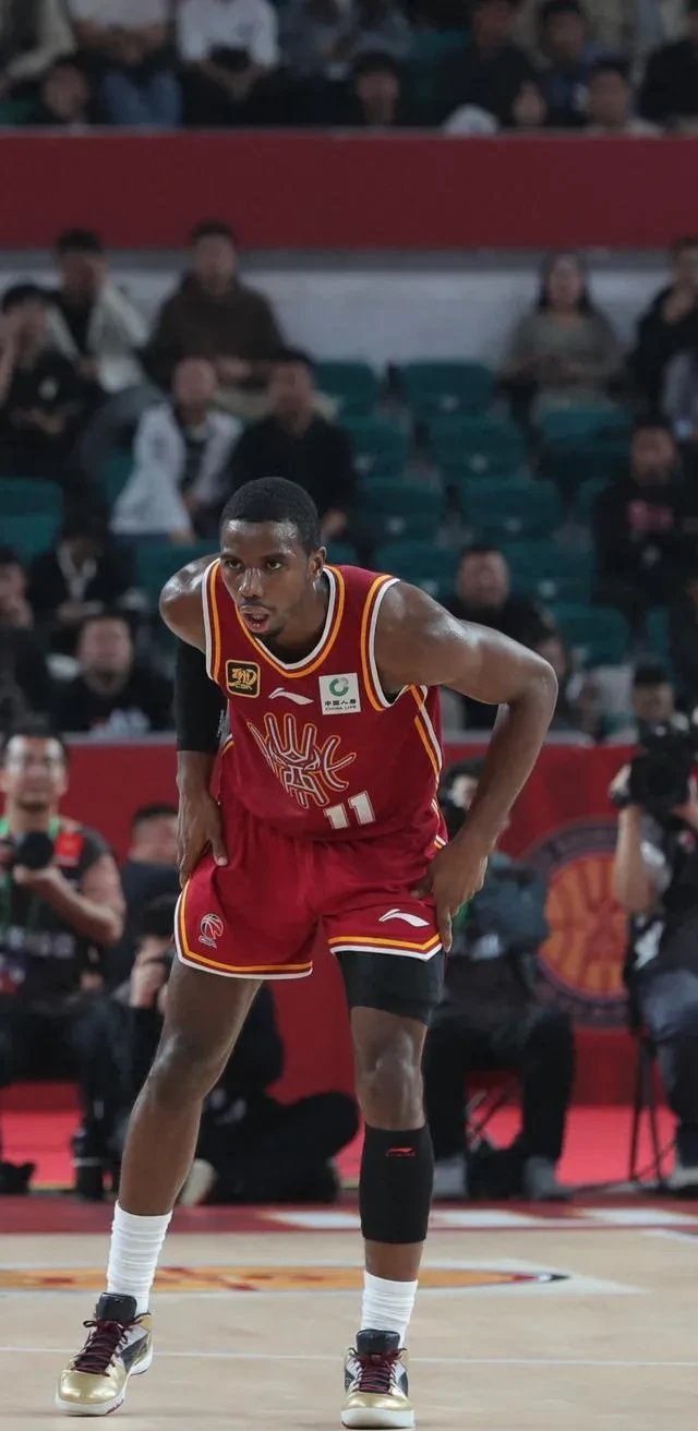 球队战绩出色，主力球员表现抢眼赛季胜算大增的简单介绍