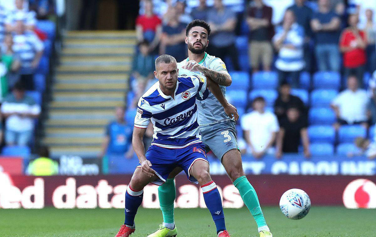 利兹联客场战平阿拉巴，保持领先位置