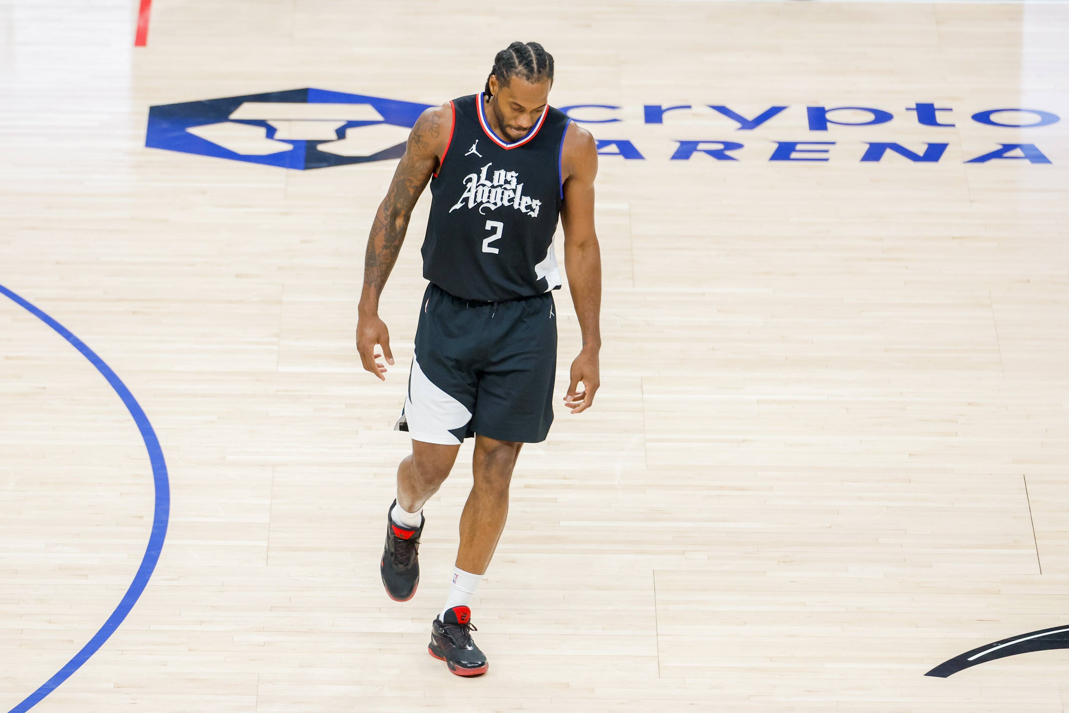 包含莱昂纳德率队挑战国际篮球等级赛的词条