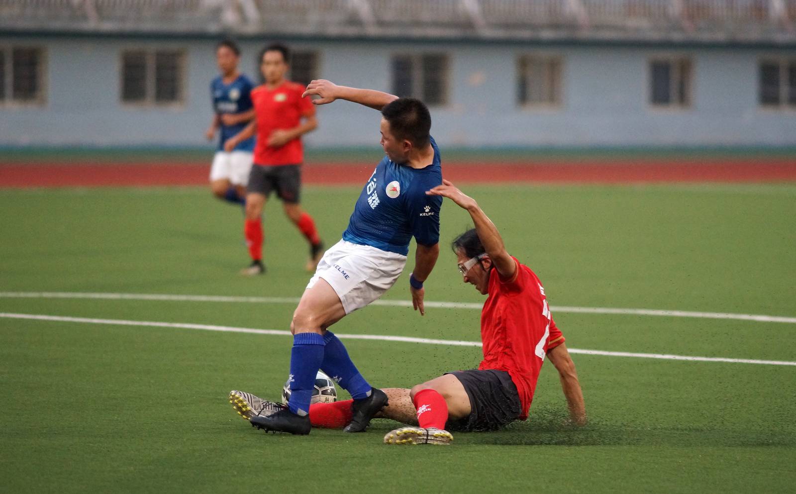 包含足球队外围事件引起轰动，被立案调查的词条