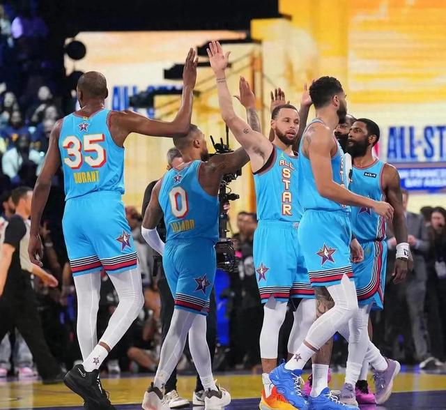 关于美国篮球全明星阵容曝光，球迷展开热烈讨论的信息