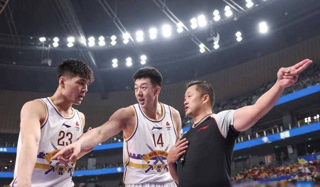 关于新疆男篮以微弱优势取胜，连胜之路仍坚定的信息