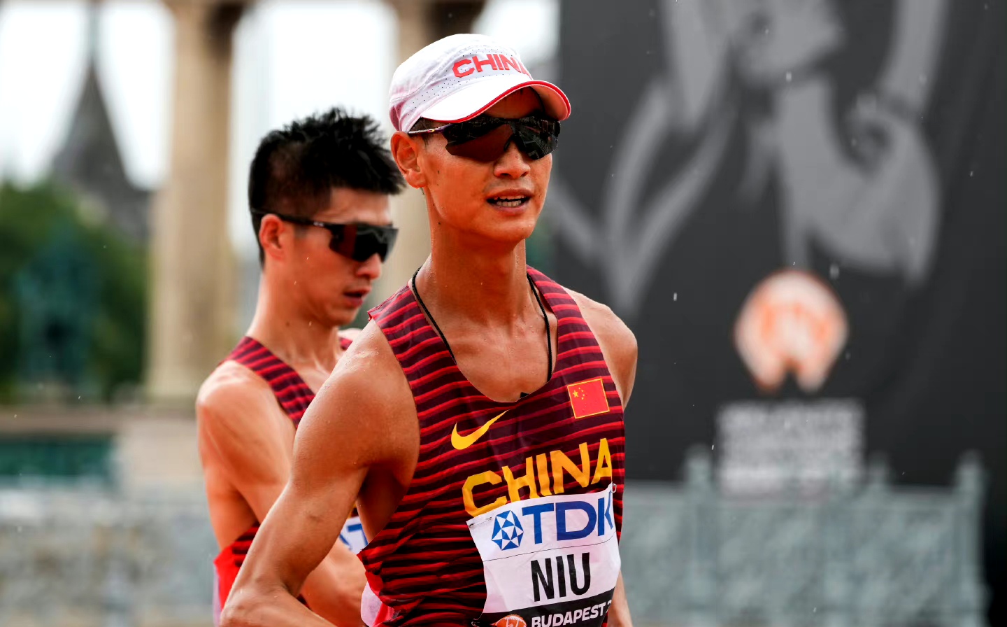 -关于瑞典田径选手冲刺一举夺冠，圆满成功的信息