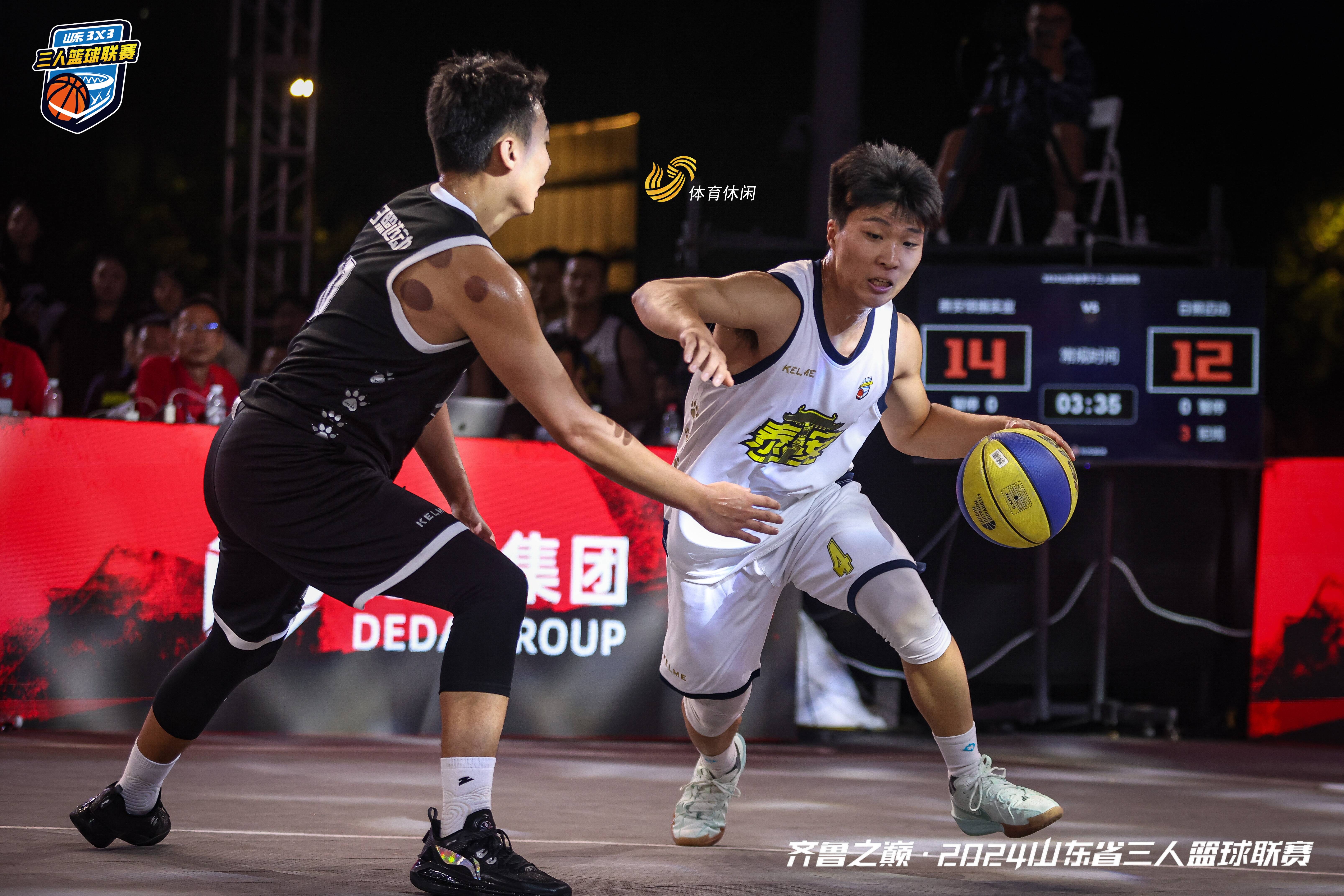 火爆的比赛现场，球员们全情投入