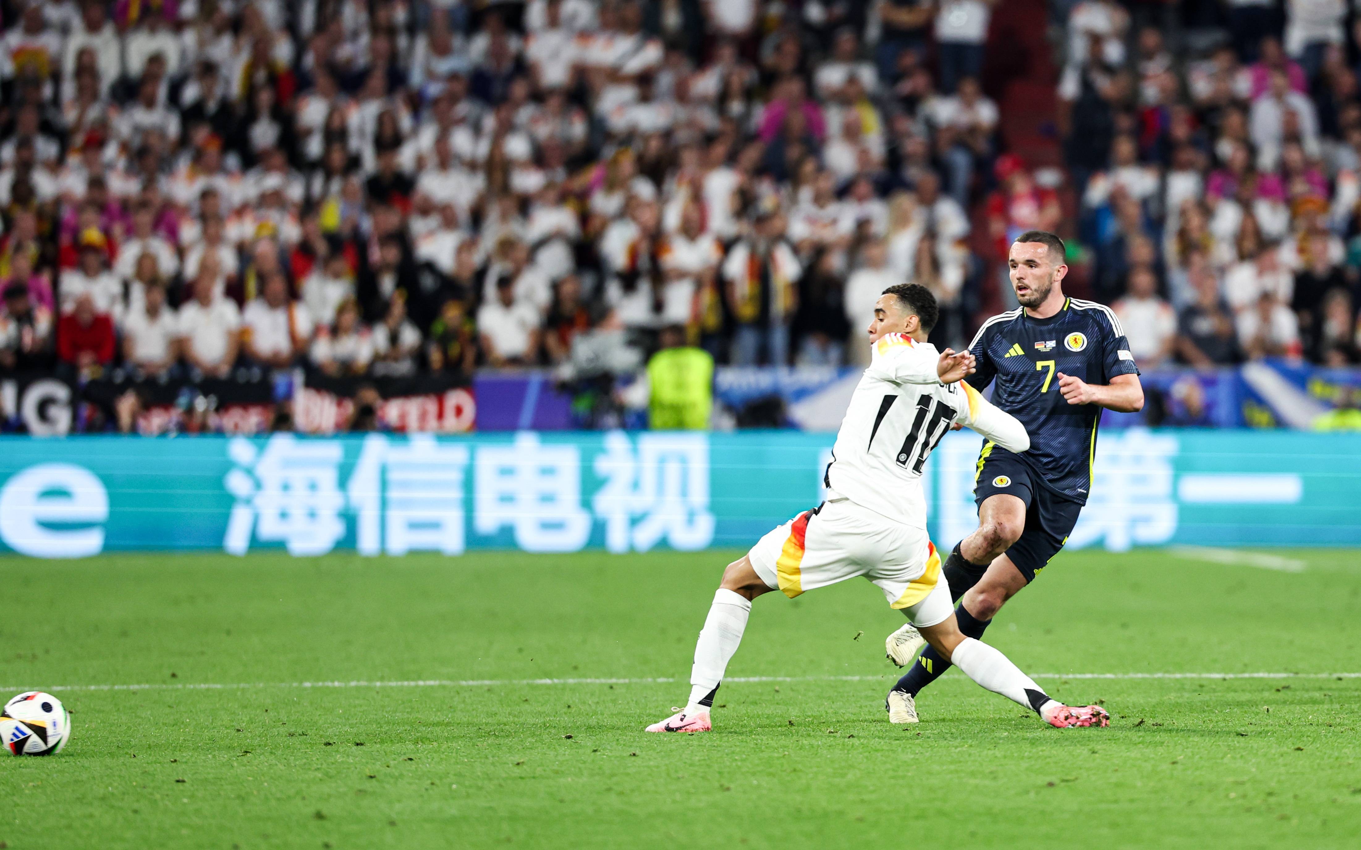 德国队在比赛中展现技术水平，杀入决赛