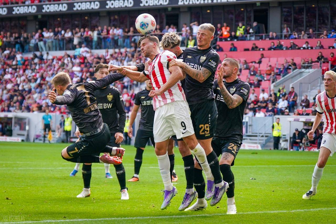 包含沃尔夫斯堡遭遇斯图加特逆转，客场失利的词条