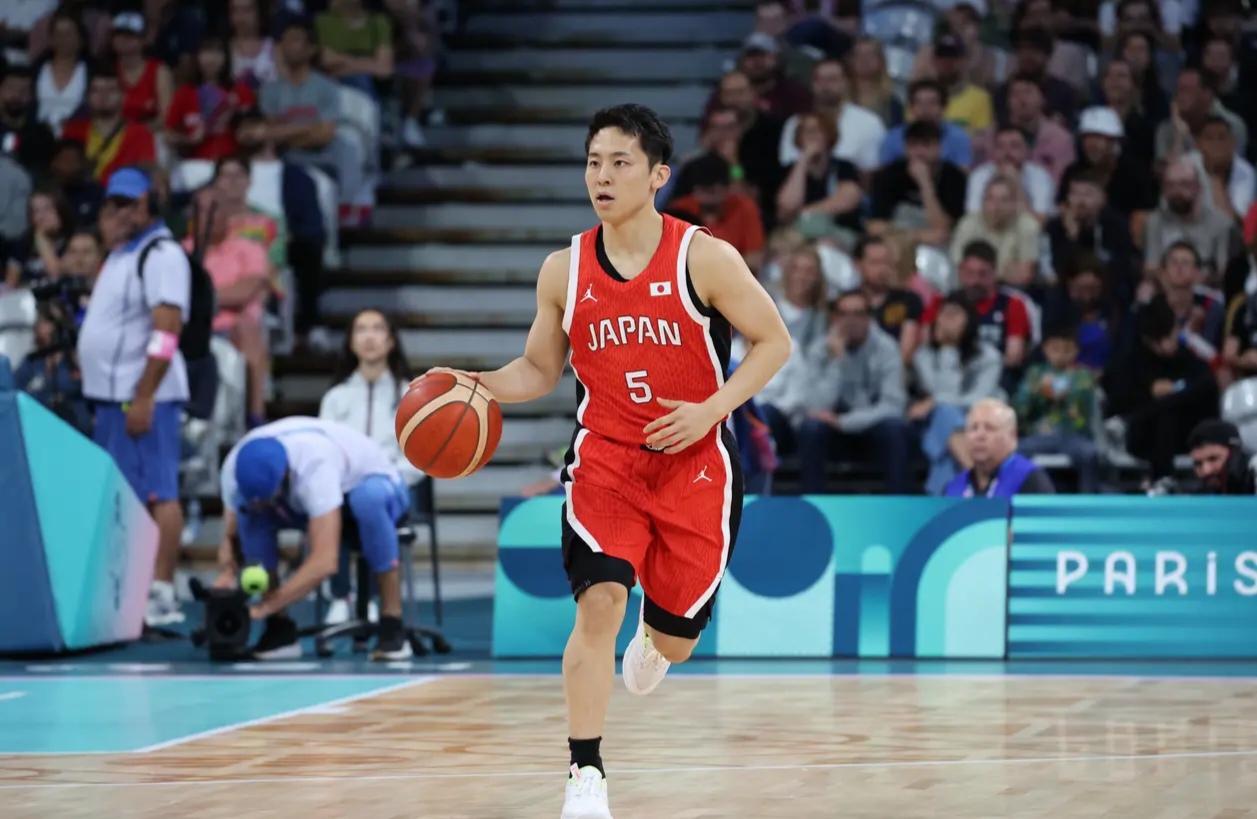 九游体育-巴西球员投篮稳定率为队伍带来胜利