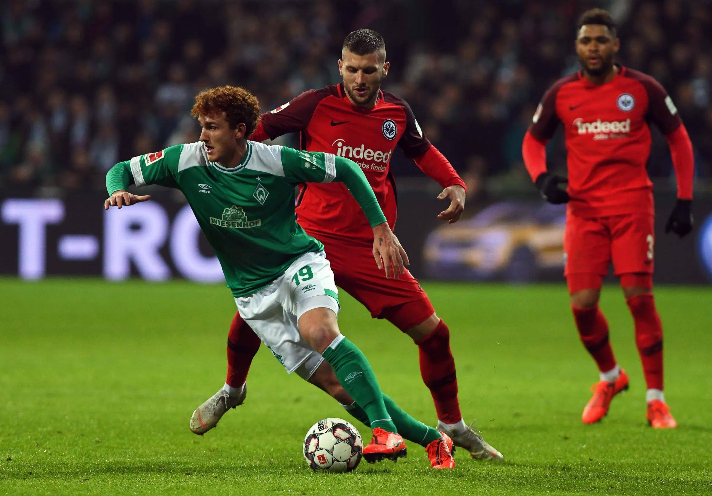 九游体育官网-阿贾克斯队员备战下一场比赛