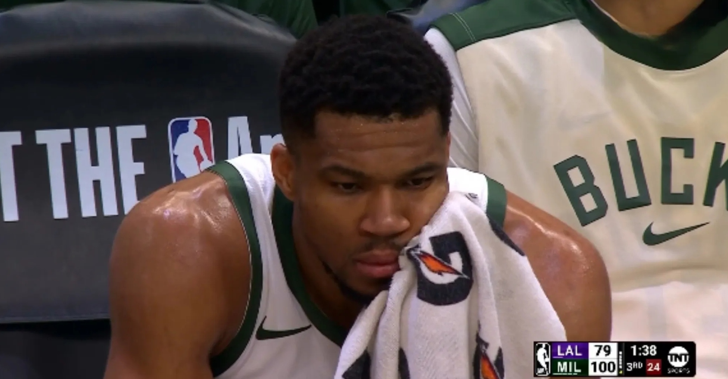 九游体育官网-老鹰首战湖人，主场扼杀雄鹿