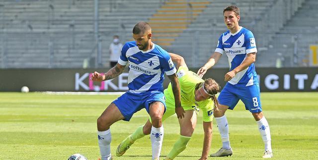 包含卡尔斯鲁厄豪取3分，实现保级希望一线的词条