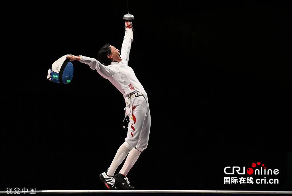 九游体育app下载-罗马尼亚选手在击剑比赛中勇夺金牌