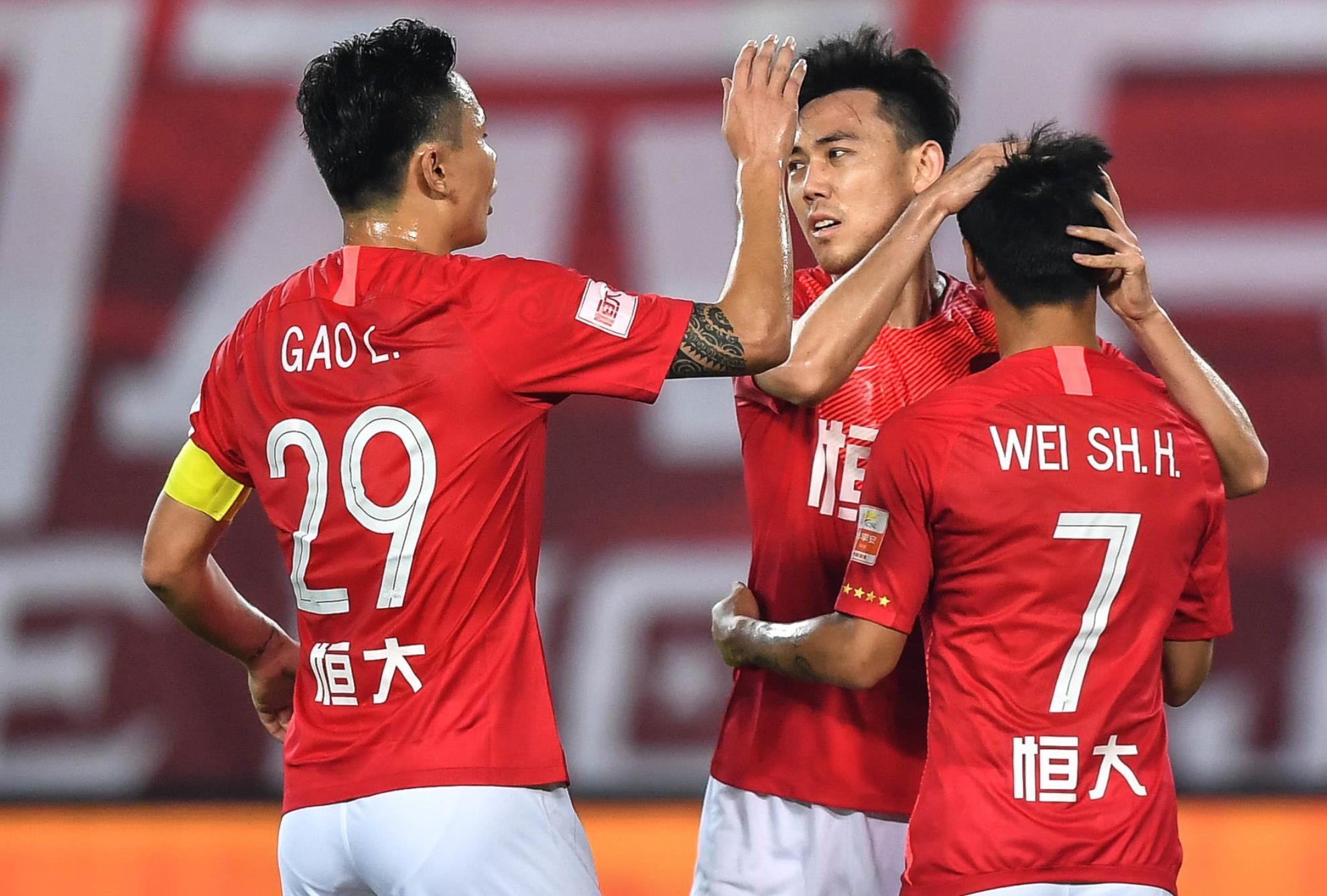 包含恒大阵容调整，攻防转换须审时度势提高整体实力的词条